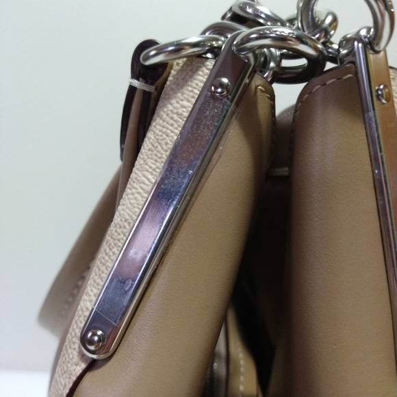 Sold* Signature Dalton Pebble Leather Shoulder Bag - Picture 5 of 16